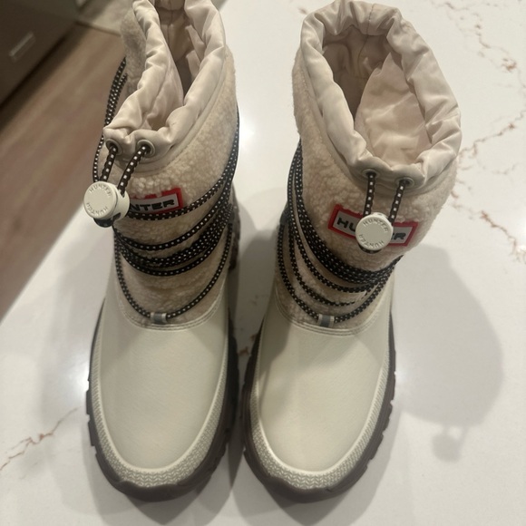 Hunter Cream and Brown Winter Boots - Picture 8 of 11